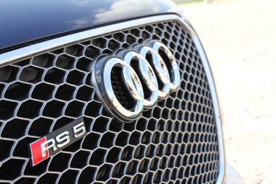 Логотип Audi RS5 Cabriolet 2013 года  (NA) (фото 36 из 39)